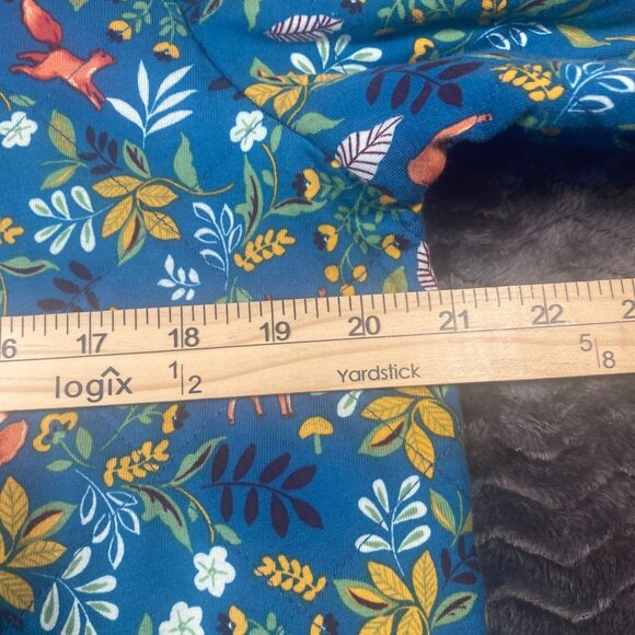 talbots 3/4 Sleeve Top With Colorful Deer & Foliage Pattern 100% Cotton Face & B - Picture 9 of 10